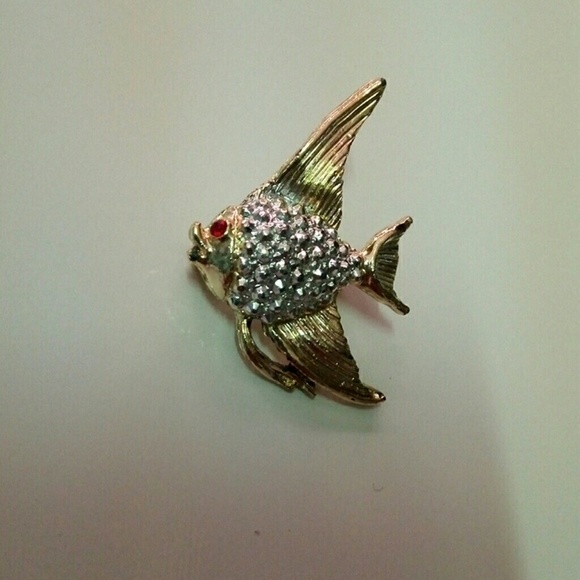 Jewelry - Vintage brooche gold silver with red gemstone